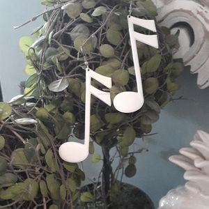 Vintage Music Notes white enamel drop earrings 🍀
